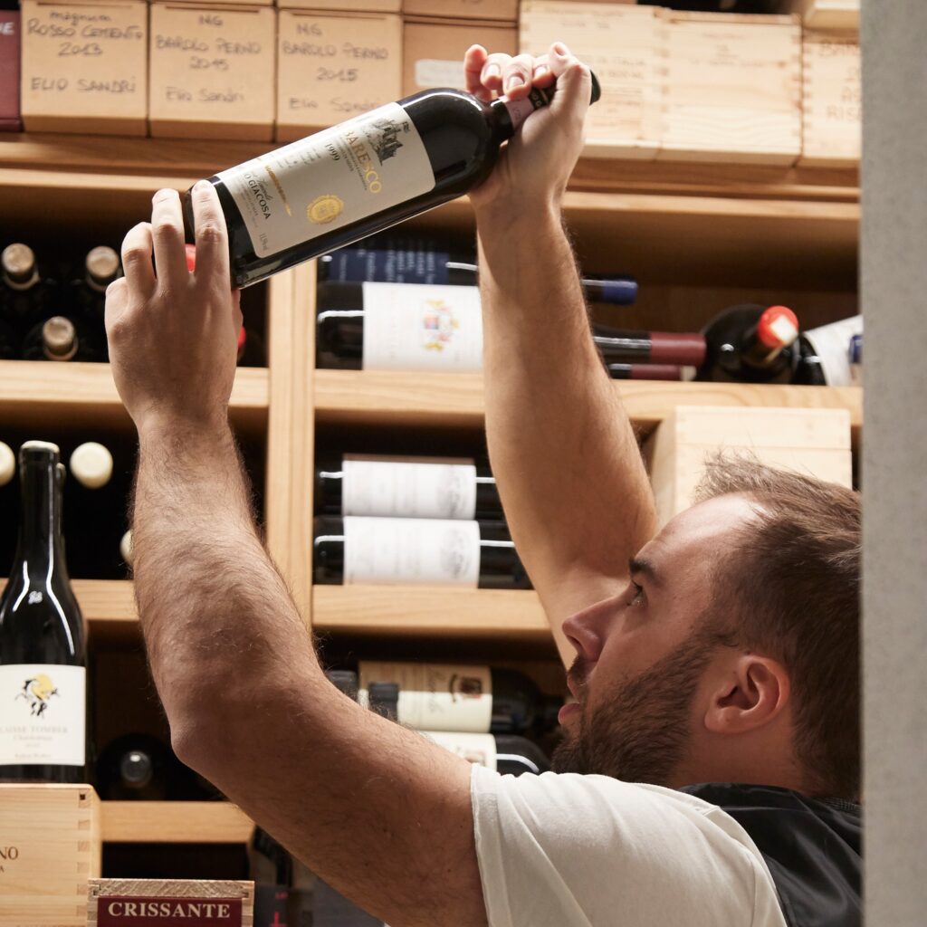 Chi siamo Enoteca con eccellenti selezioni di vini a Cogliate.