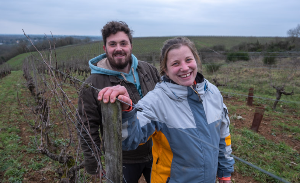 Mélanie Grenouilleau e Romain Nicolas nel loro vigneto.
